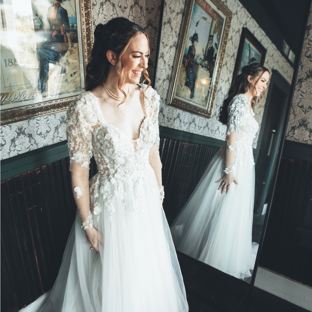 Elegant White Lace Wedding Dress